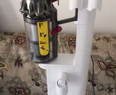 Dyson V10 and Docking station.