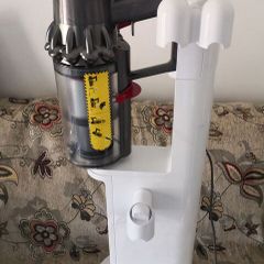 Dyson V10 and Docking station.