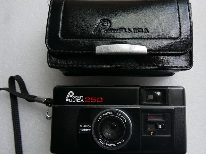 Pocket Fujica 250 film camera with original case