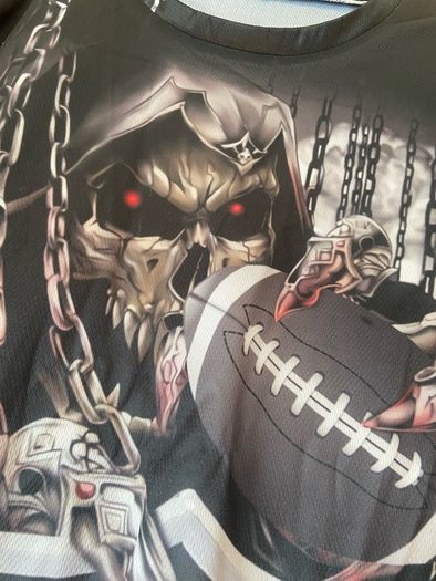 Raiders and Skulls Tshirt - Brand new - Size Large