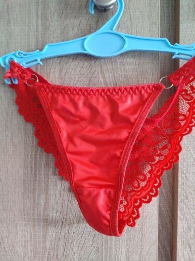 New red pants size small