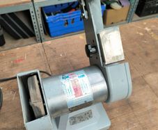 Officine knife sharpener