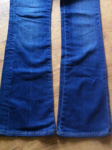 Gap Jeans in Fantastic Condition (size 8) American 4