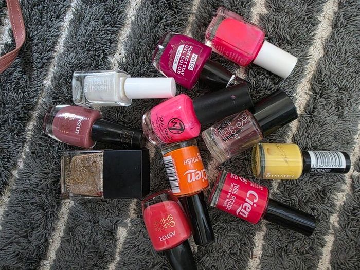nail polishes