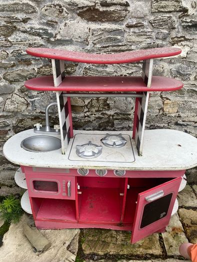 children's play kitchen