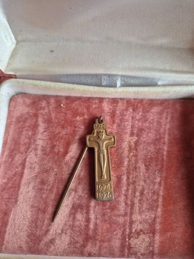 Vintage penal cross pin 1974-1975