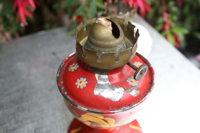 Vintage oil lamps (20 each)