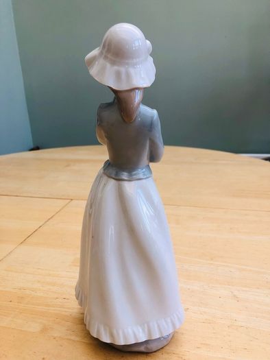 Genuine Nao By Lladro Figurine