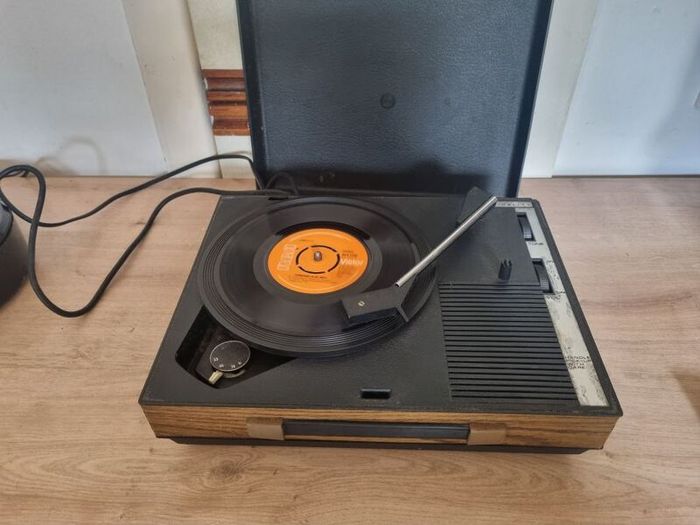 Fidelity HF42 Vintage Mini Portable Record Player