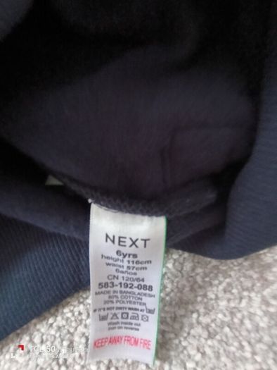 NEW.boy's jumper .age 6