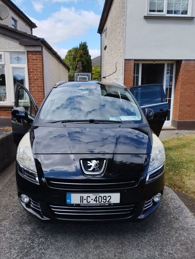 Peugeot 5008 2011