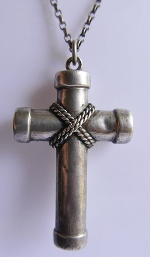 Vintage 925 Sterling Silver large Cross Pendant and Chain length 20" - 22g