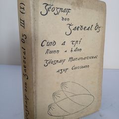 Irish Students Geography III. Section I. (Cur amach 1944) Eibhlin De Buitleir (Irish Text) (PT181)