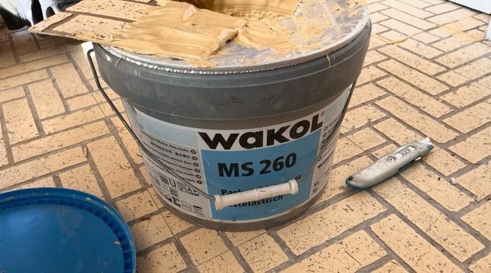 Tile glue