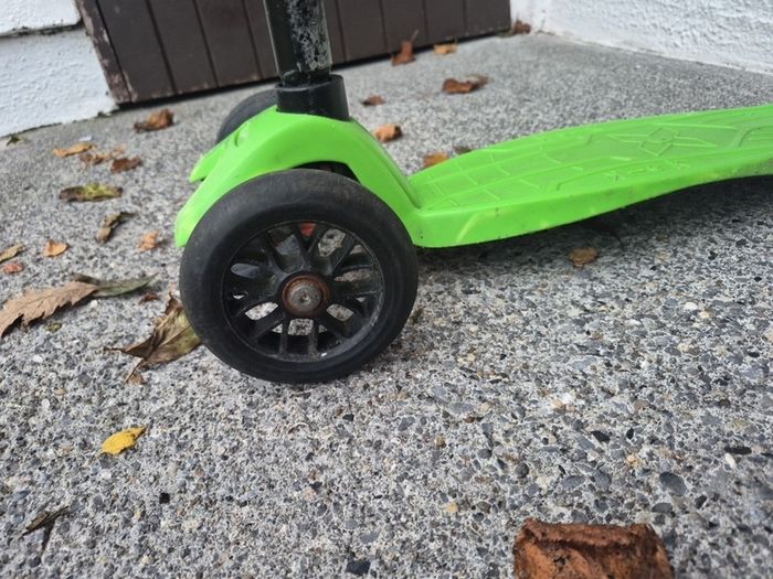 Micro Maxi 3 wheeled kids scooter