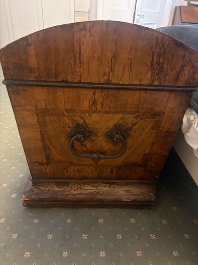 antiques coffer