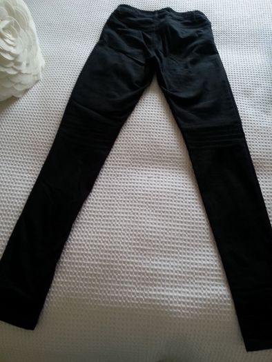 H&M Black Skinny Jeans - Size 6