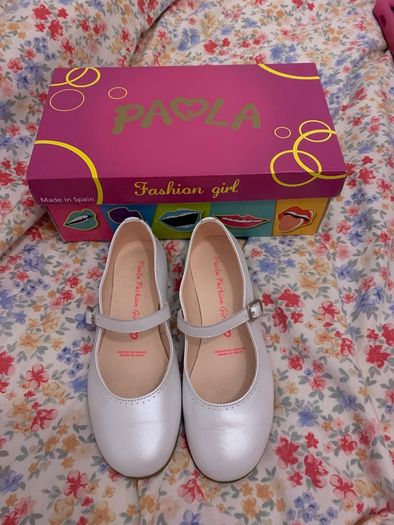 White girls Paola shoes size 2.5 UK