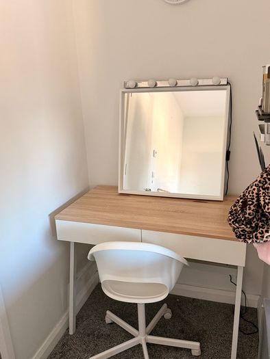 vanity table and mirror