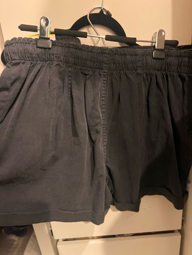 New shorts size L