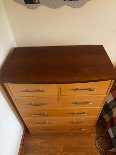 chest of drawers