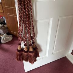 4 Tie backs