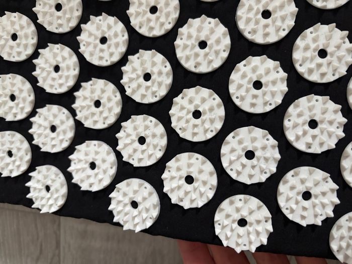 Acupressure/acupuncture mat