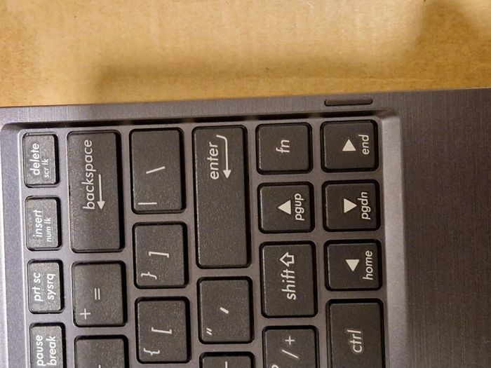 ASUS LaptopTablet CN9935, Windows 8, 2GB Ram 64GB HDD, Intel Atom CPU Z3740 1.33GHz in excellent condition