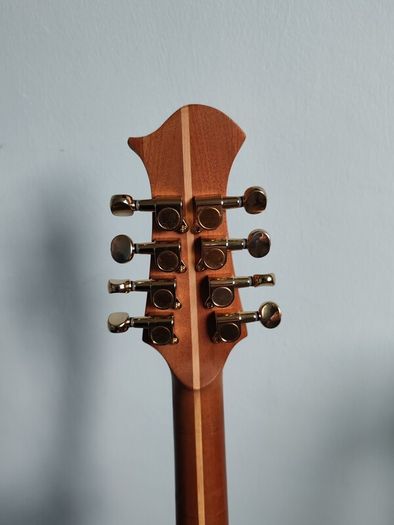 Siveen bouzouki