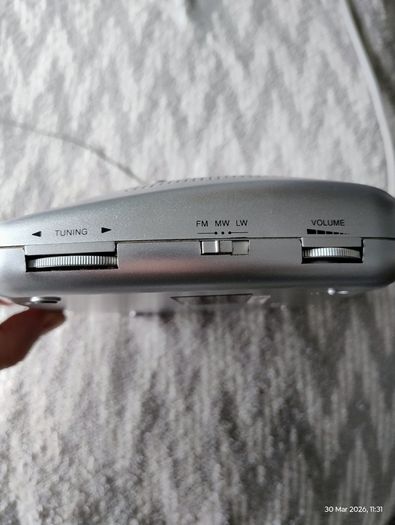 Roberts CR9961 3-band Digital Alarm Clock Radio