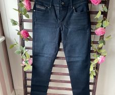 jeans  bnwot Levi Demi curve range size w29 Us 8