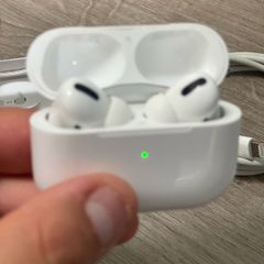 AirPods pro 1g (Left side earphone NOT WORKING PROPERLY)