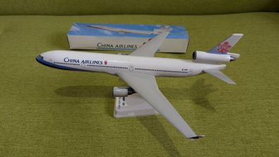 China Airlines 1:200 scale model airplane, MD-11 aircraft