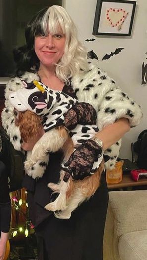 Cruella De Vil - Halloween Costume - Wig, Gloves and Dalmatian Shawl