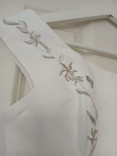 2 Piece Wedding Dress with adjustable corset and embroidered flowersSize 8