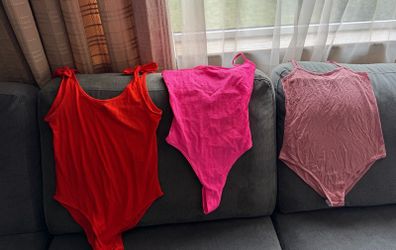 3 Bodysuits, size S