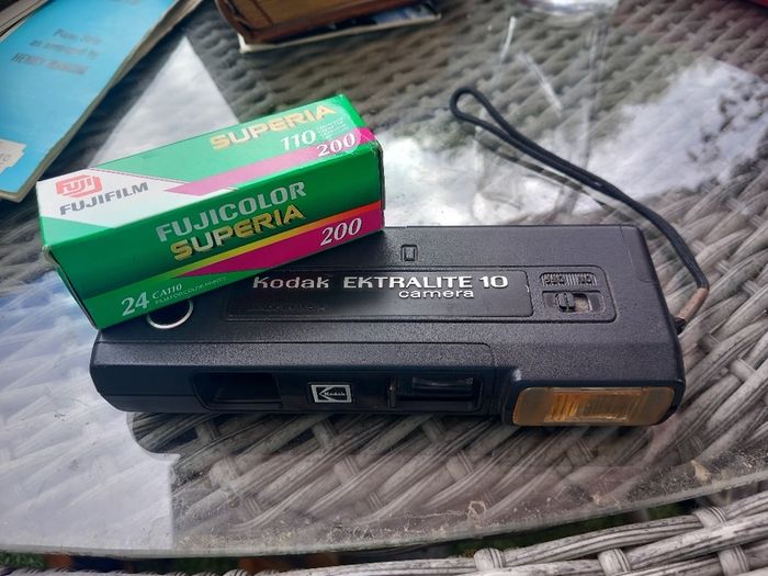Vintage Kodak Ektralite 10 camera, with film, D18 post 8e