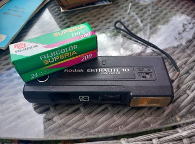 Vintage Kodak Ektralite 10 camera, with film, D18 post 8e