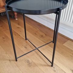 Round foldable bedside table / coffee table