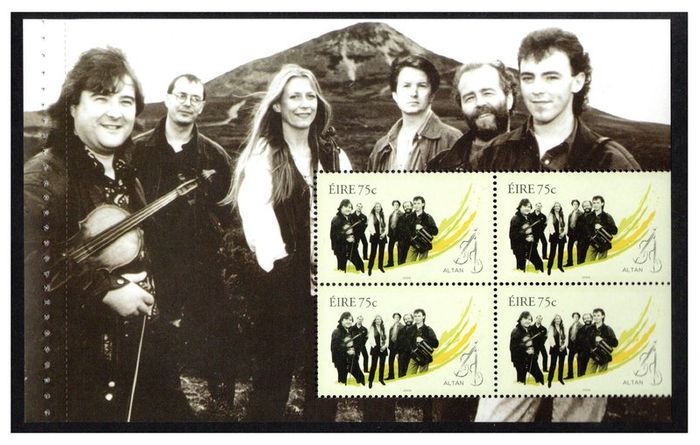 2006 Ireland Irish Music Commemorative Stamps Booklet Mint Never Hinged (MNH). Scans of booklet panes shown.