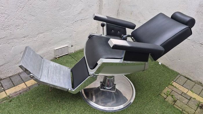 Barber chair