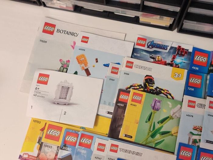 Lego Instruction Books in very good condition. Technic, City, Ninjago