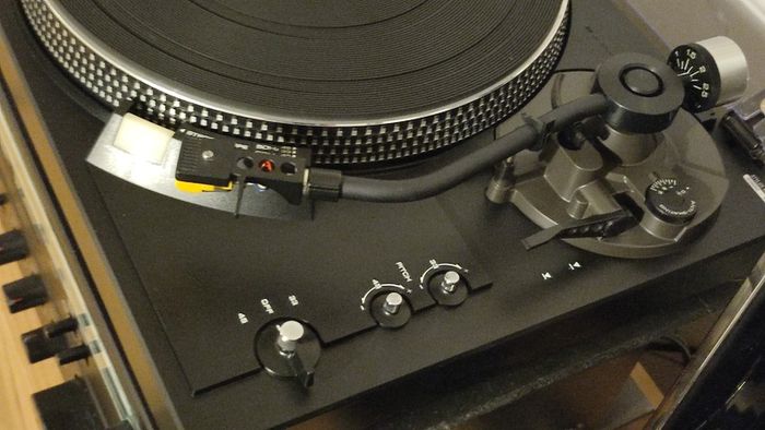 Class Technics SL-2000, full manual turntable. Legend brushless motor.