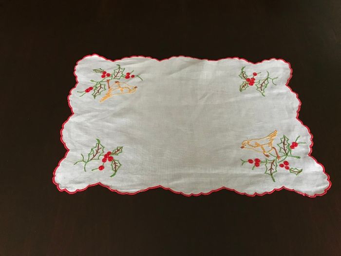 Pre-loved Vintage Hand Embroidered Doilie