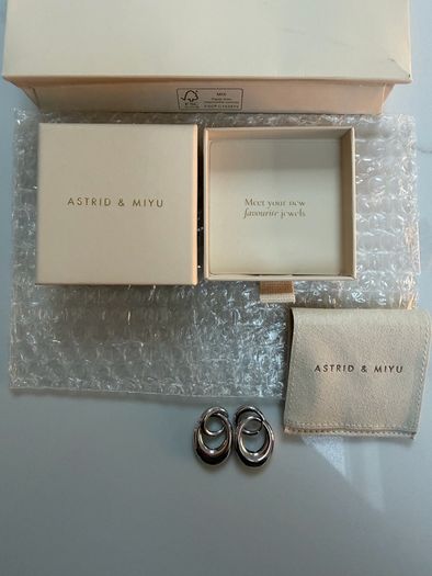 Astrid & Miyu