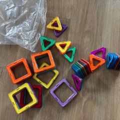 Magnetic tiles blocks