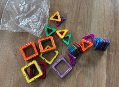 Magnetic tiles blocks