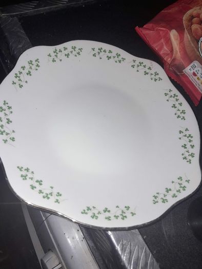 Royal Tara Shamrocks plus large plate