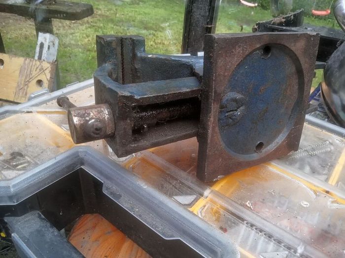 handy size vice
