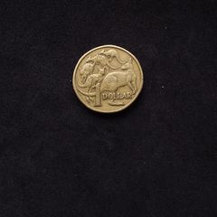 Australian : One Dollar " Kangaroos ", Coin - 1984, ( First Year of Issue )